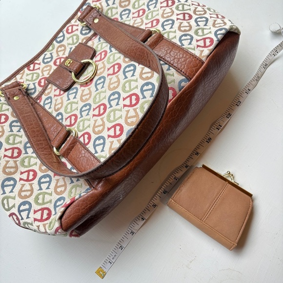 90s Vintage Leather Tapestry Tote Bag - Picture 9 of 12